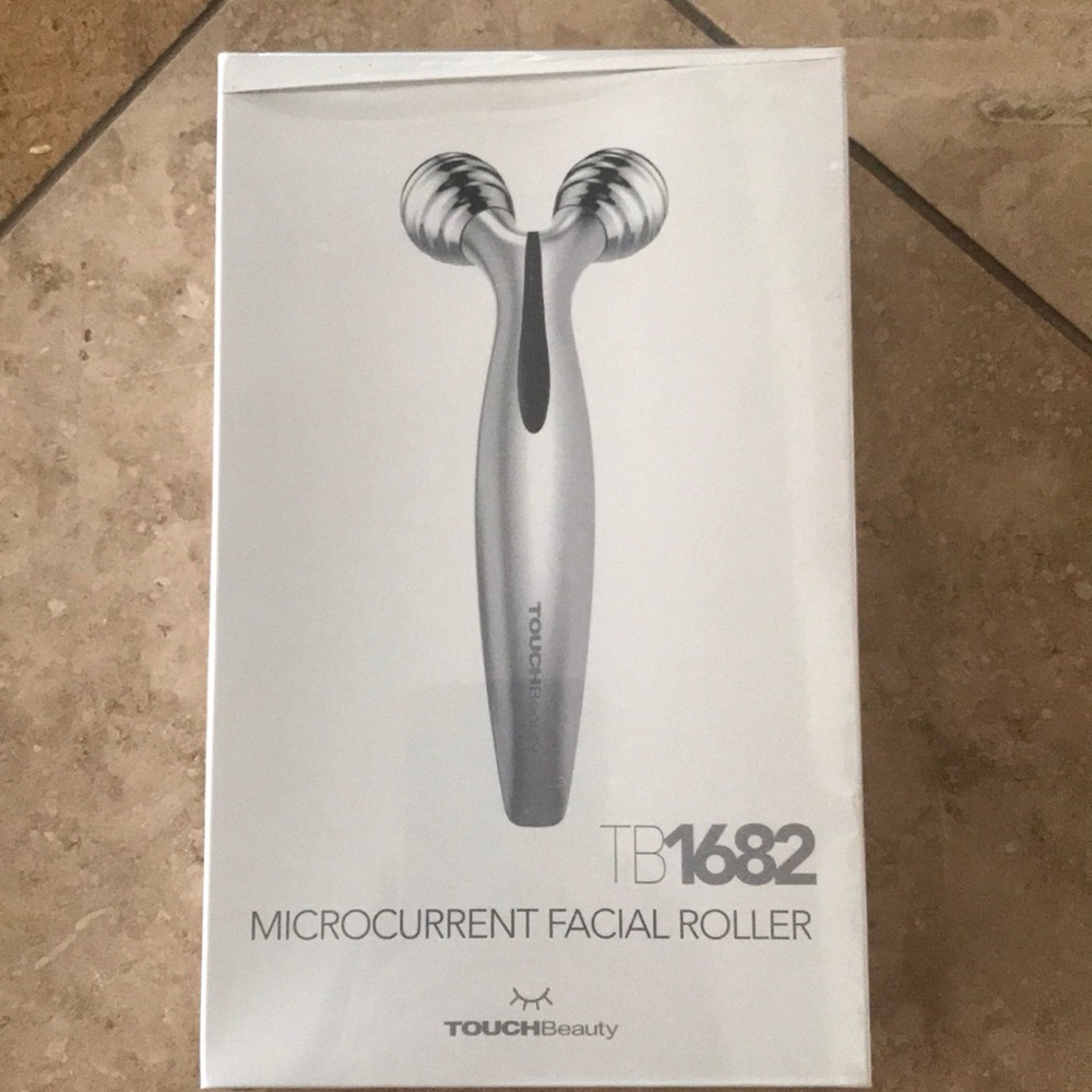 Microcurrent facial roller